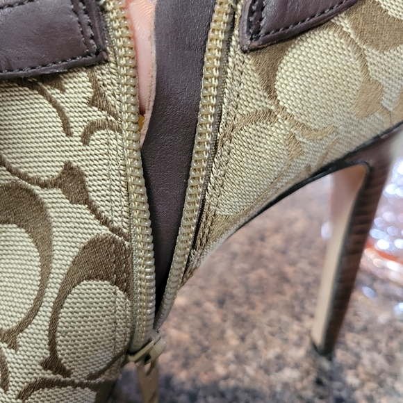 Coach Delilah booties 7M - Picture 4 of 7